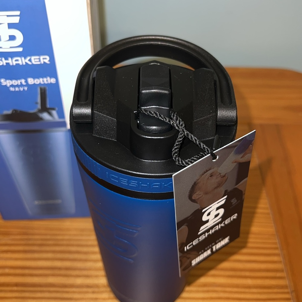 MWT ICE SHAKER SPORTS BOTTLE- NAVY 26 FL. OZ. - Picture 4 of 10